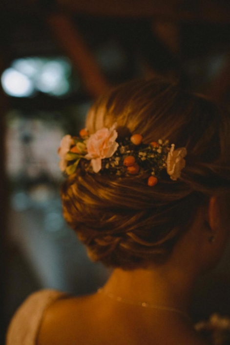 Floraler Haarschmuck für die Braut.